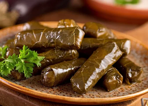 طرز تهیه دلمه برگ مو با اصیل ترین روش بسیار خوشمزه