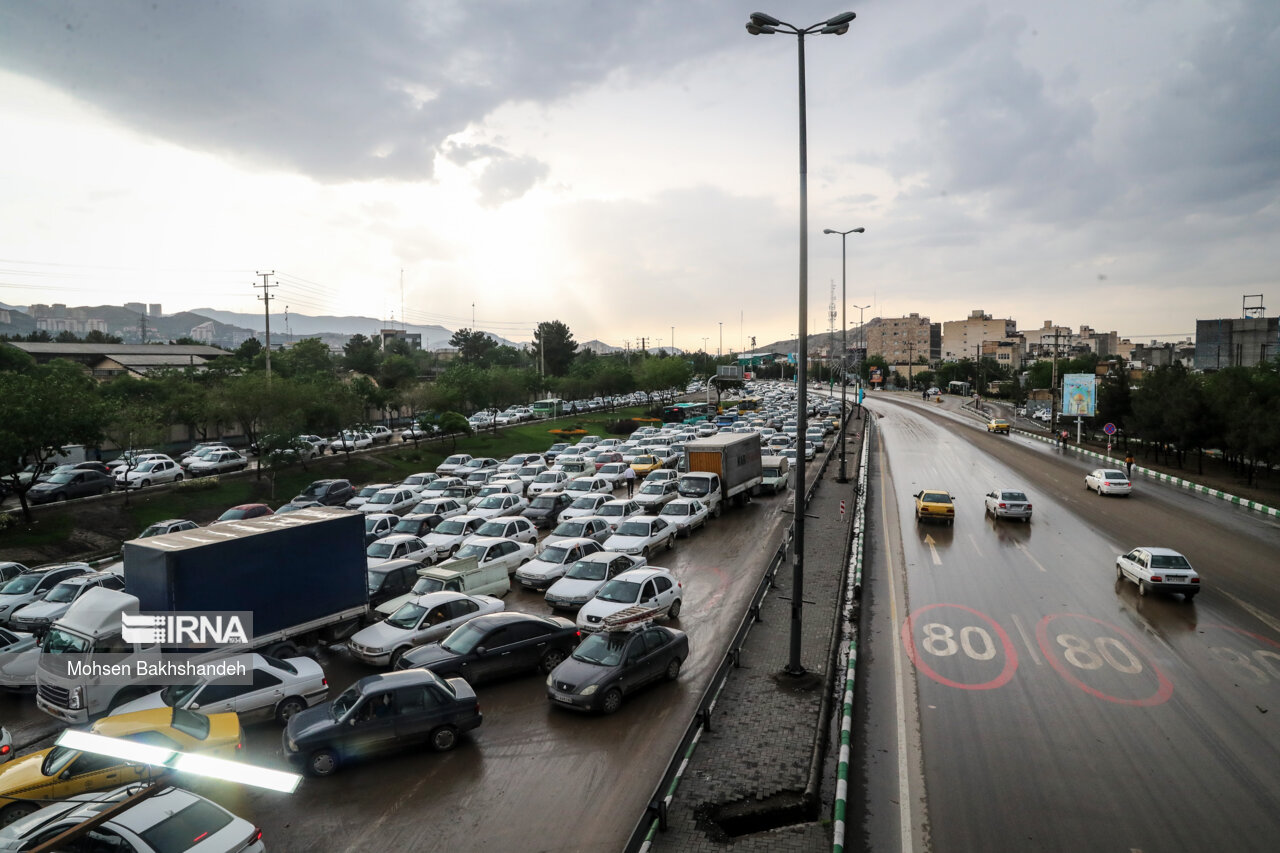 لغزندگی معابر در مشهد ترافیک سنگینی را رقم زده است