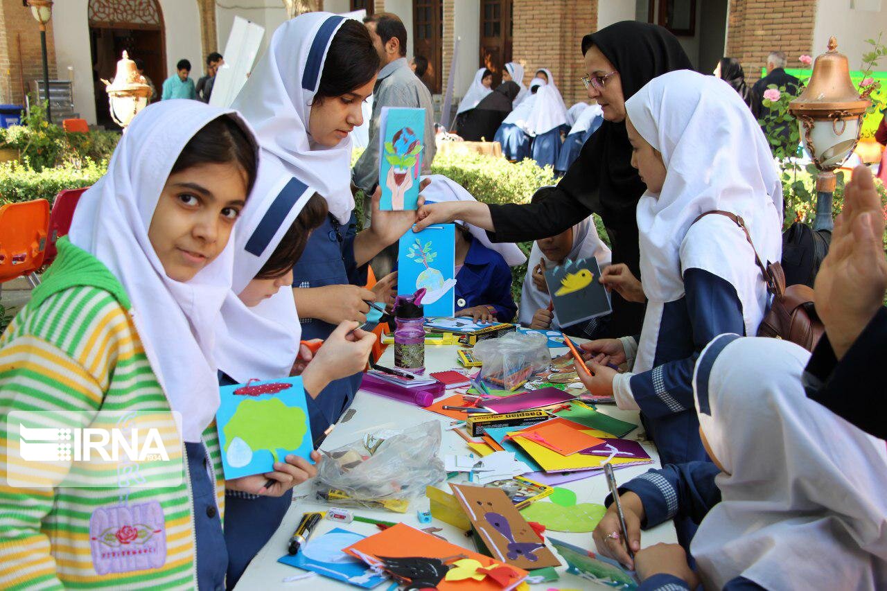 🎨 کارگاه‌های بهاره کانون پرورش فکری همدان؛ شکوفایی خلاقیت بیش از ۷۰۰ کودک و نوجوان