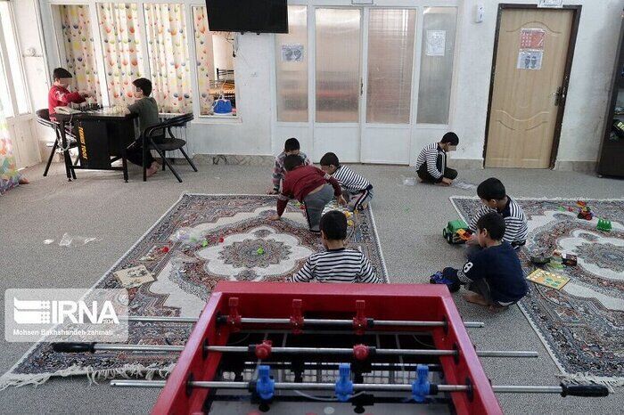 فرزندانی بین خانواده و بهزیستی: چالشها و حمایتهای موجود