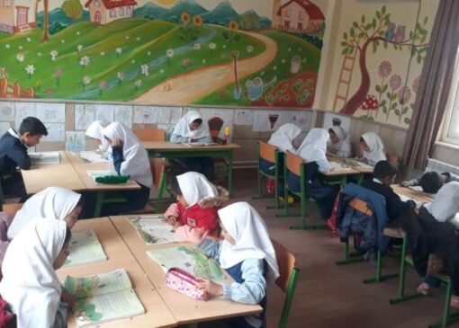 معلم نمونه گنبدی؛ راوی عشق و آموزش در روستاهای دورافتاده