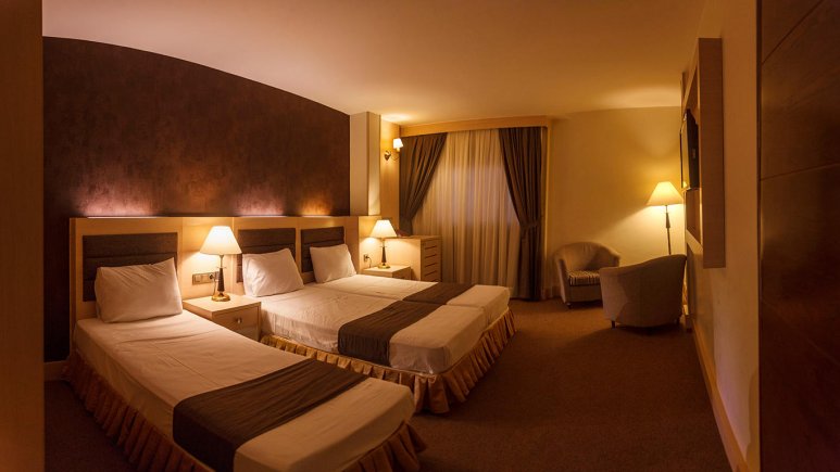 هتل اطلس؛ هتل مشهد مشرف به حرم