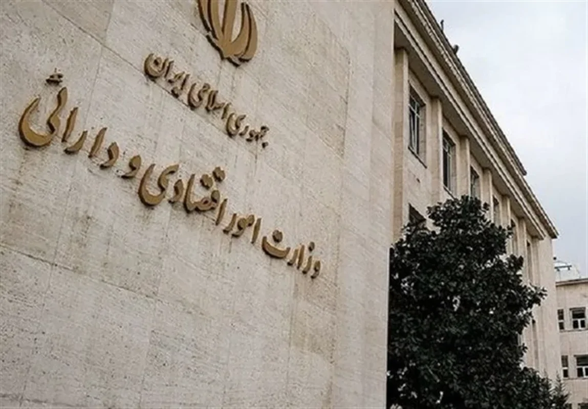 وزیر اقتصاد: زیان بانک آینده را سهامداران اصلی پرداخت می‌کنند