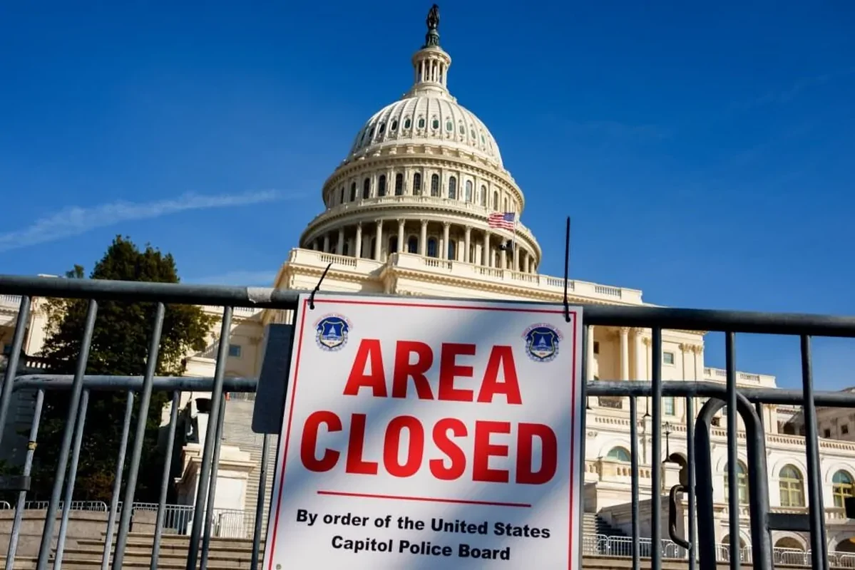 تعطیلی دولت آمریکا تا ۱۴ میلیارد دلار به اقتصاد این کشور زیان می‌زند