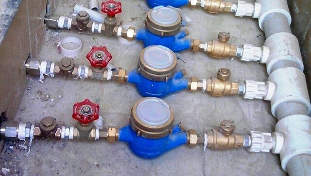 نصب کنتورهای جدید؛ تعویض 22 هزار کنتور آب در شهرها و روستاهای فارس