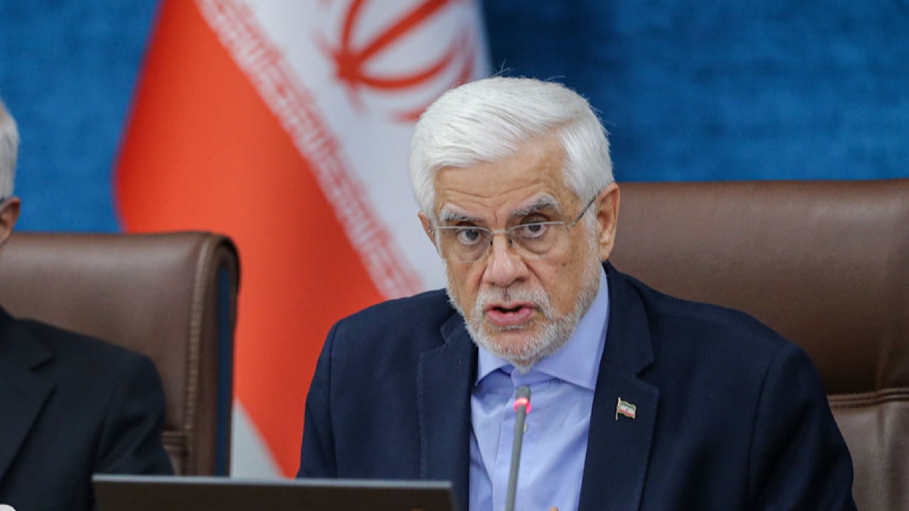 عارف: دولت باید صادرات به همسایگان و منطقه را در اولویت قرار دهد