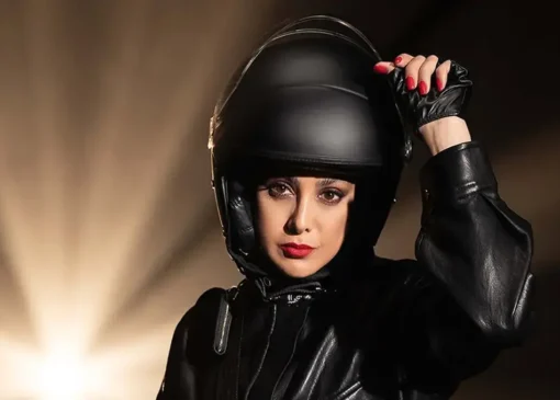 تحول در ژست‌های تبلیغاتی: آزاده صمدی «موتورسوار» شد! (عکس)