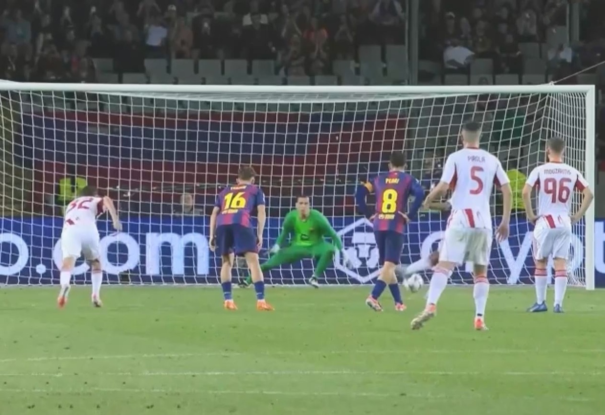 گل اول المپیاکوس به بارسلونا توسط الکعبی (فیلم)