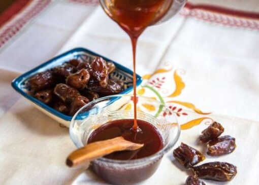 تهیه و تولید شیره خرما؛ هنر دیرینه مردم دلگان