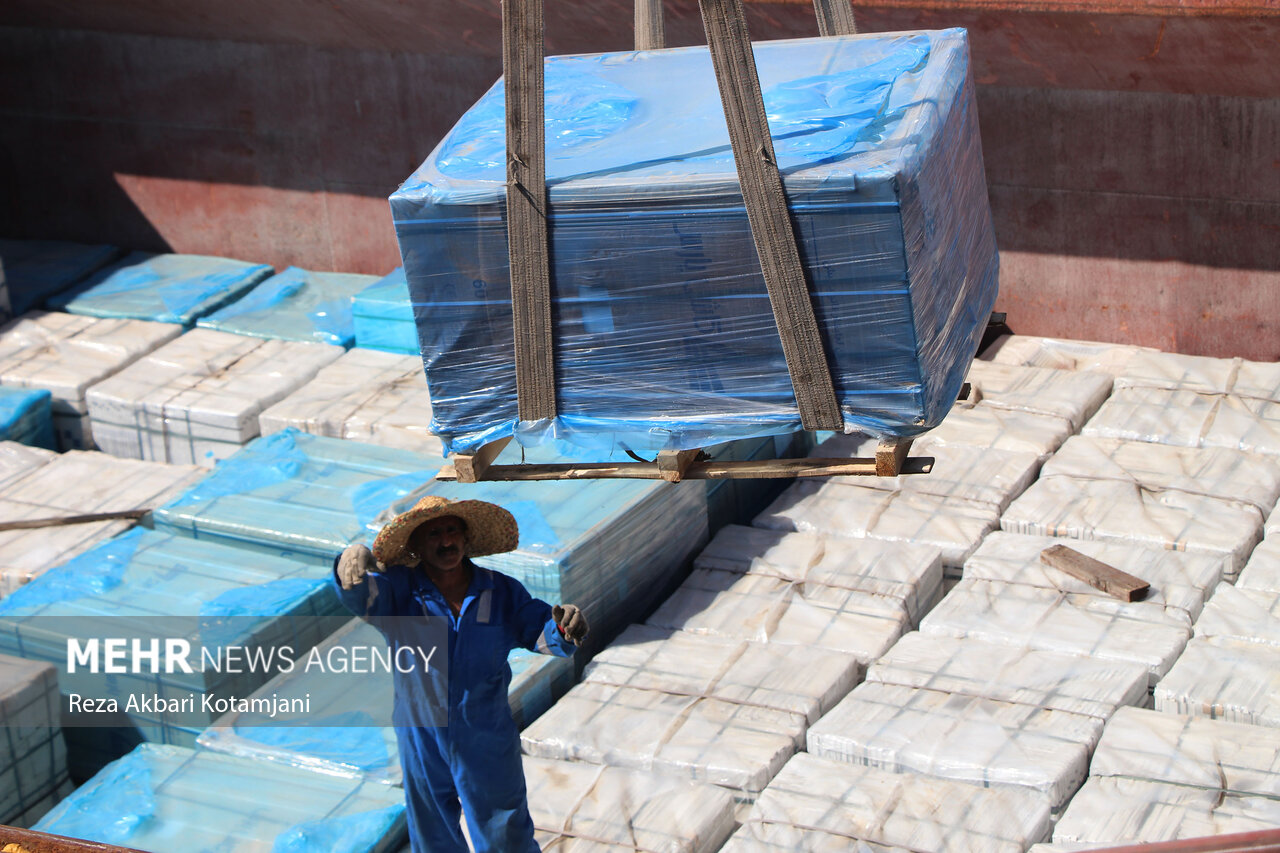 صادرات ۲۱۲ هزار تنی کالاهای سمنان به ۴۲ کشور جهان