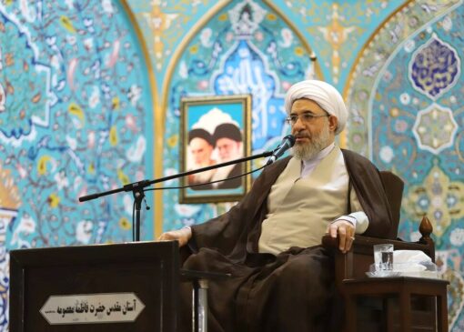 آیت الله اراکی: زیارت امامزادگان مانع غفلت انسان می‌شود