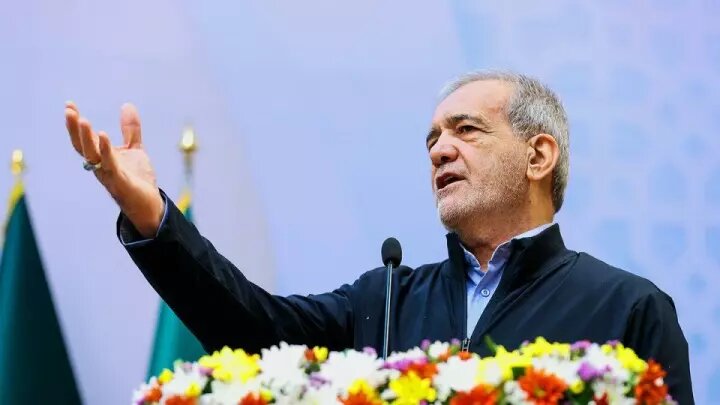 تاکید پزشکیان بر ضرورت پرداخت حقوق بیشتر به کارمندان با عملکرد بهتر؛ انتقاد از بی عدالتی در نظام پرداخت دستمزدها