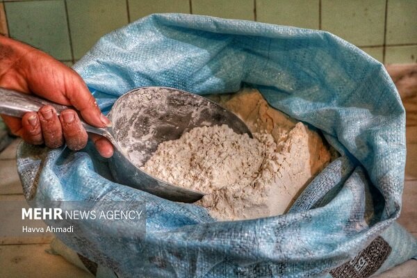 باباخانی:مصرف ماهانه آرد در ایلام ۸۵۰۰ تن است