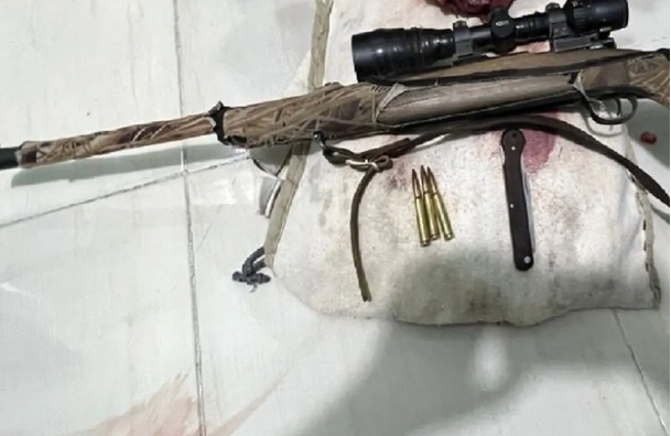 بازداشت ۲ متخلف حرفه‌ای زنده‌گیری پرندگان شکاری در خاتم