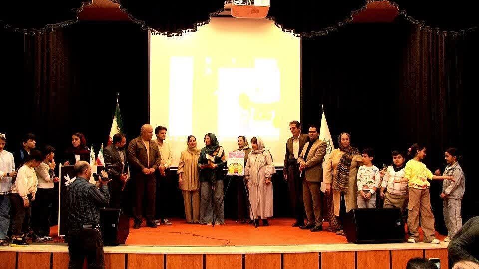 رونمایی از کتاب کودک با عنوان «سورنا و مصرف داروها» در شهر سنندج