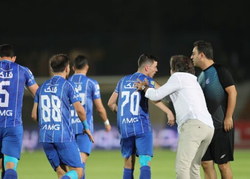 تشویق ساپینتو توسط استقلالی‌ها و نکته برداری سرمربی الوحدات