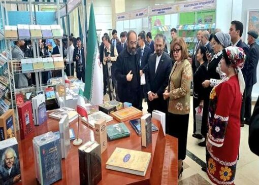 سیزدهمین نمایشگاه بین‌المللی کتاب دوشنبه آغاز به کار کرد