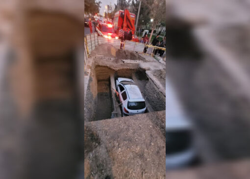 سقوط یک خودرو در عمق ۳ متری گودبرداری در مشهد