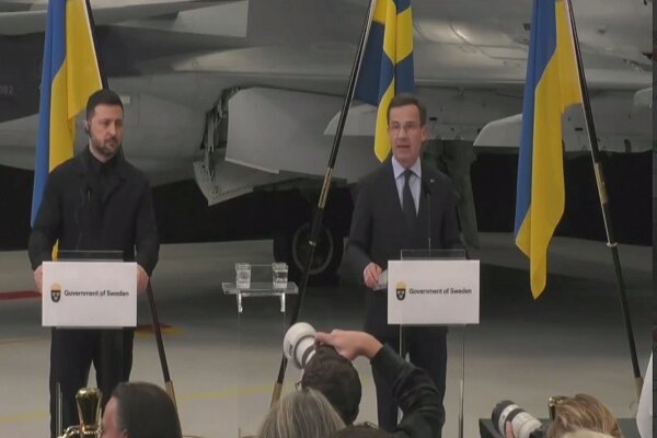 سوئد و اوکراین تفاهمنامه خرید ده‌ها جنگنده امضا کردند