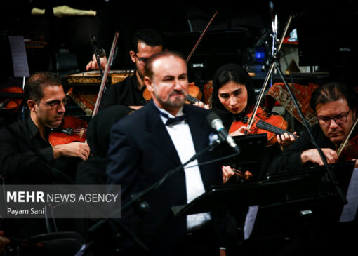 عبدالحسین مختاباد با ارکستر موسیقی ملی ایران خواند