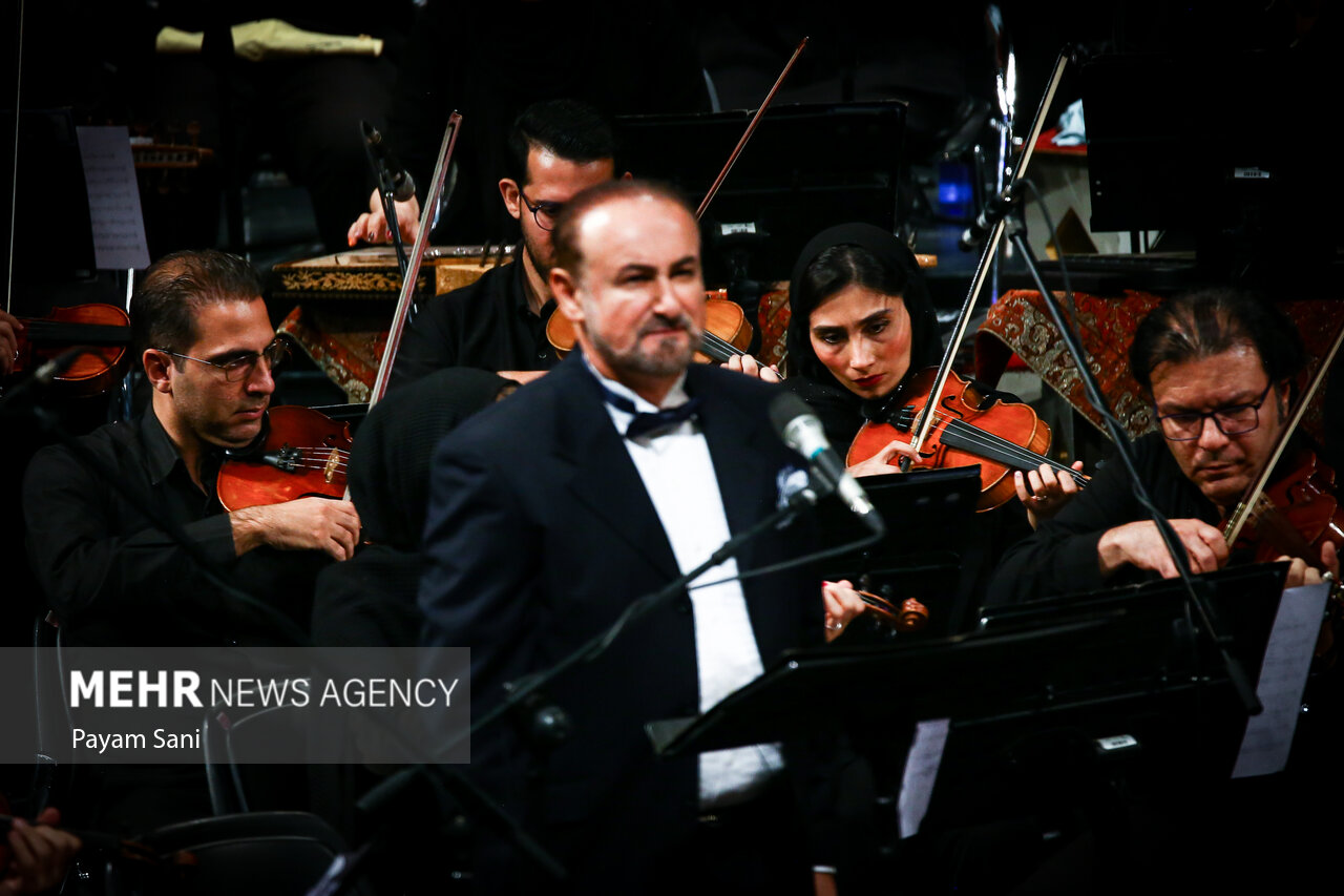 عبدالحسین مختاباد با ارکستر موسیقی ملی ایران خواند