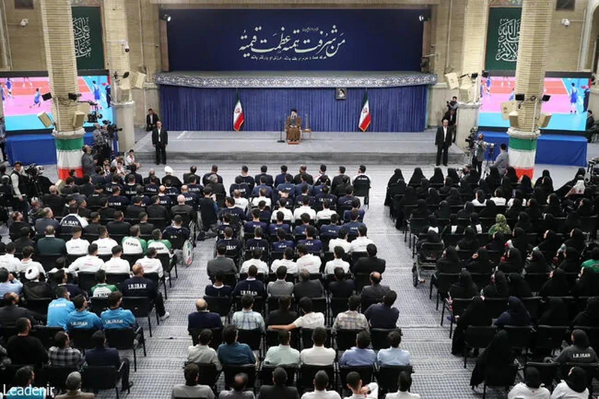 دیدار قهرمانان رشته های مختلف ورزشی و مدال آوران المپیادهای جهان با رهبر انقلاب