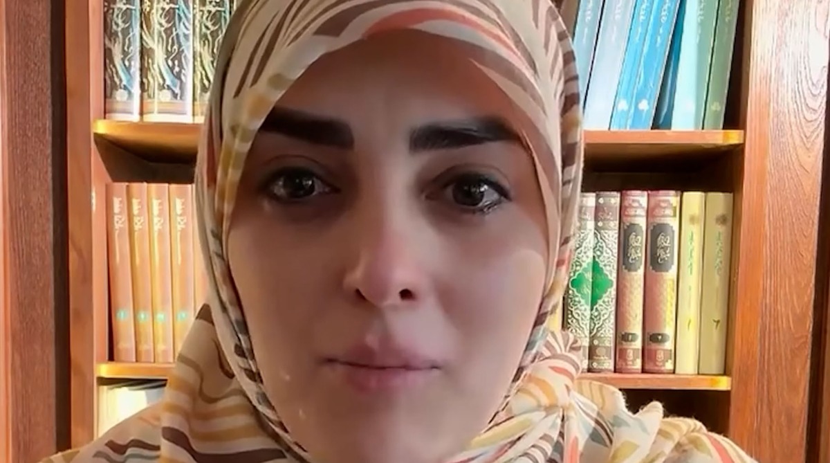 مجری زن صداوسیما با اشک از عقده کودکیاش گفت