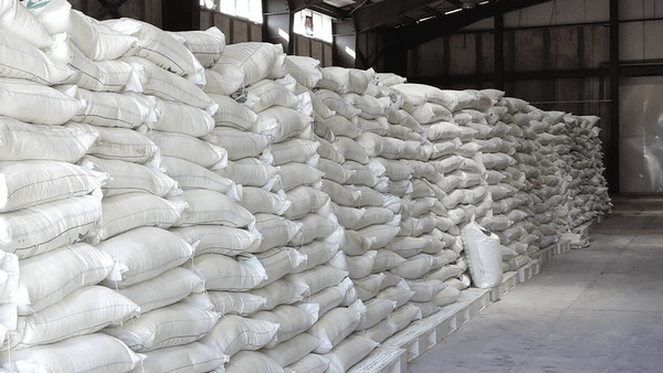 سپاه شبکۀ قاچاق ۸۰۰ تنی آرد را منهدم کرد