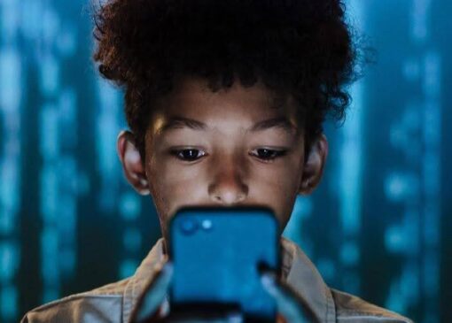 برای بچه‌های (زیر 12 سال) گوشی چی بخریم؟