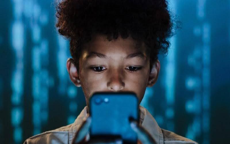 برای بچه‌های (زیر 12 سال) گوشی چی بخریم؟