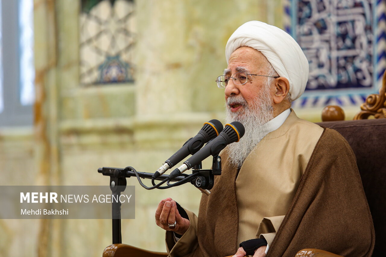 آیت الله جوادی آملی: ریشه ستمگران دیر یا زود قطع خواهد شد