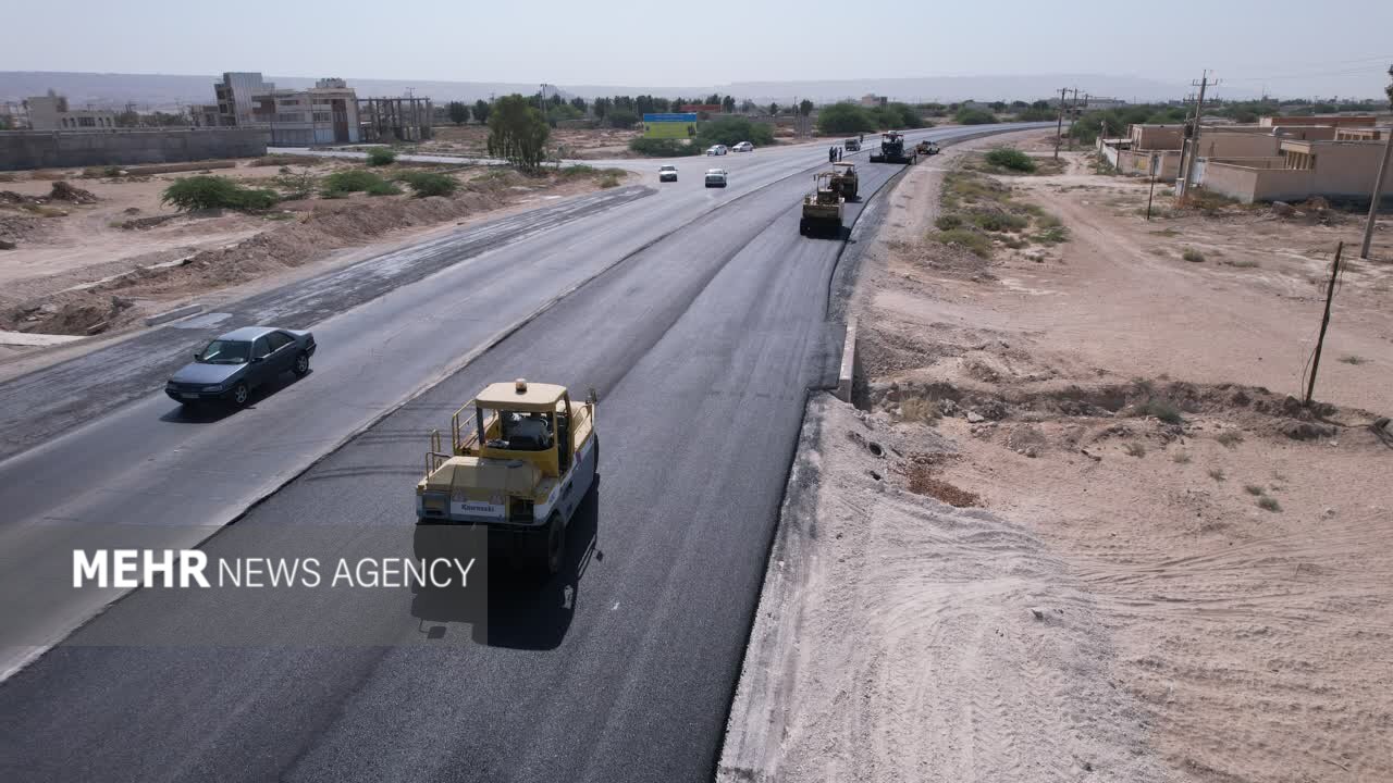 اجرای عملیات آسفالت در روستای قلعه جوق ملکشاهی با ۵۰ میلیارد ریال
