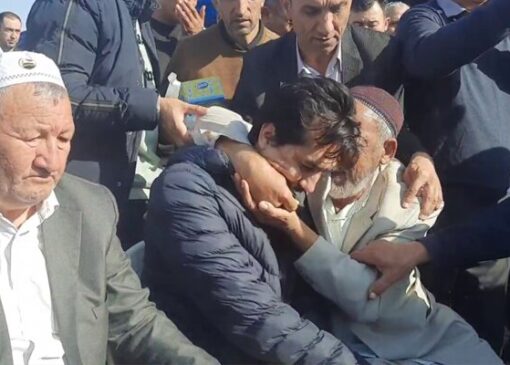 فرهاد قائمی در آغوش پدر صابر کاظمی