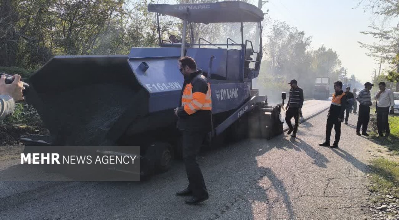 آغاز عملیات روکش آسفالت محور بازکیاگوراب - رودبنه در لاهیجان