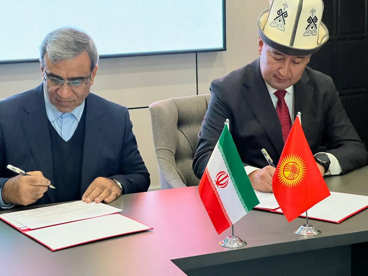 تفاهمنامه همکاری اقتصادی بین قرقیزستان و خراسان رضوی امضا شد