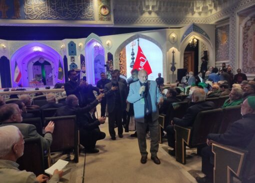 گوشه ای از شعر خوانی در اجلاسیه ملی پیرغلامان در حرم رضوی