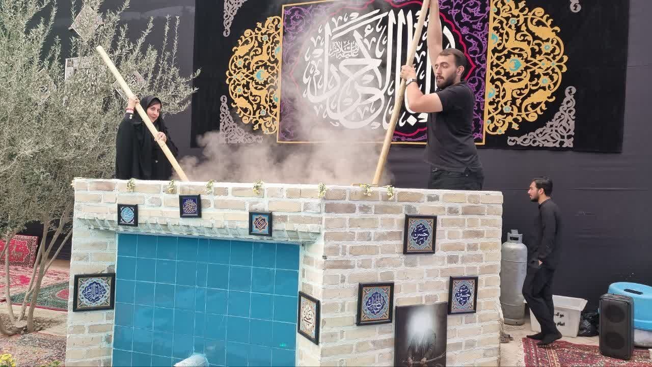 حضور خادمیاران رضوی در آیین عزاداری و مراسم سنتی سمنوپزان ساوه