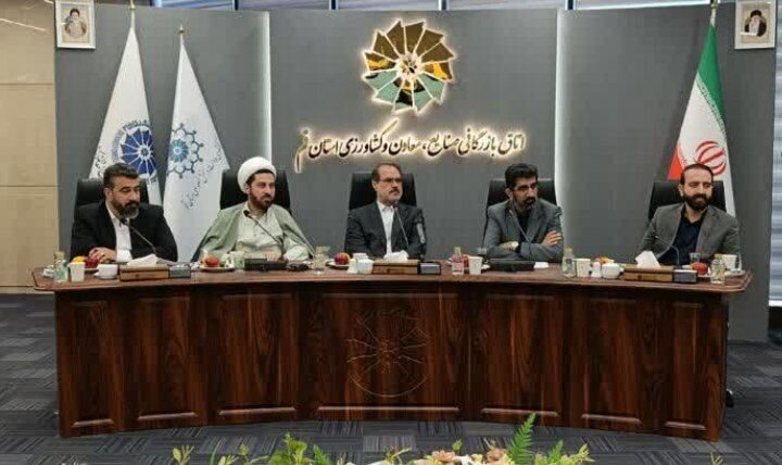 نشست رئیس سازمان بازرسی کل کشور با فعالان اقتصادی قم برگزار شد