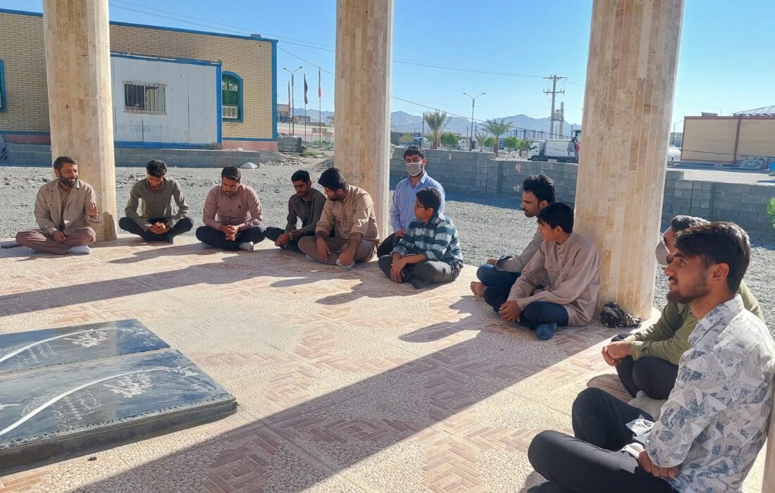 نشست خادمین شهداء شهرستان بشاگرد در گلزار شهدای شهر سردشت برگزار شد