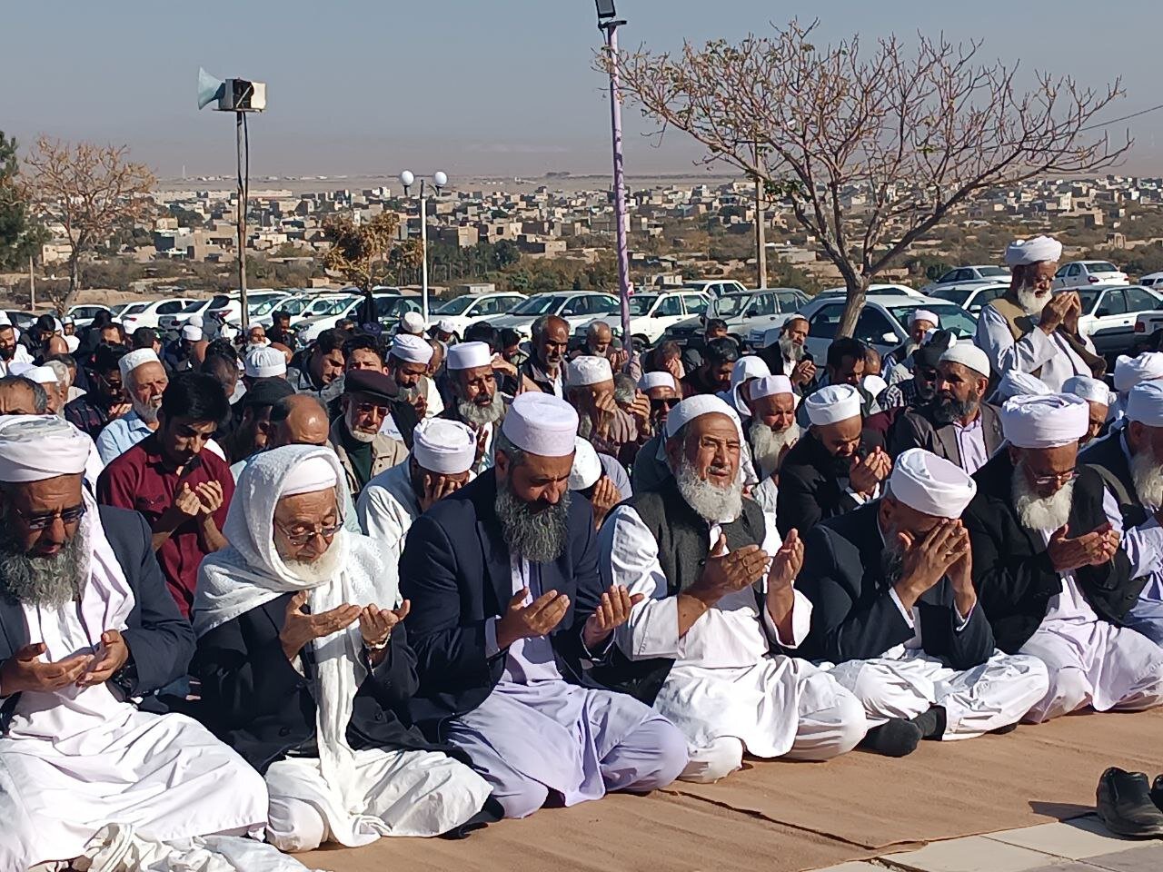 اقامه نماز باران؛ هنگامه‌ دعا و همدلی شیعه و سنی شهرستان مرزی خواف