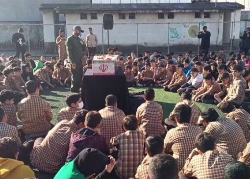 وداع دانش‌آموزان لاهیجان با پیکر مطهر شهید گمنام