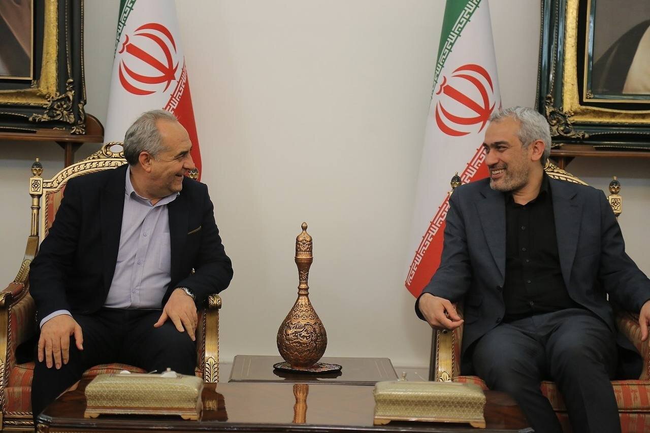 وزیر اقتصاد وارد تبریز شد